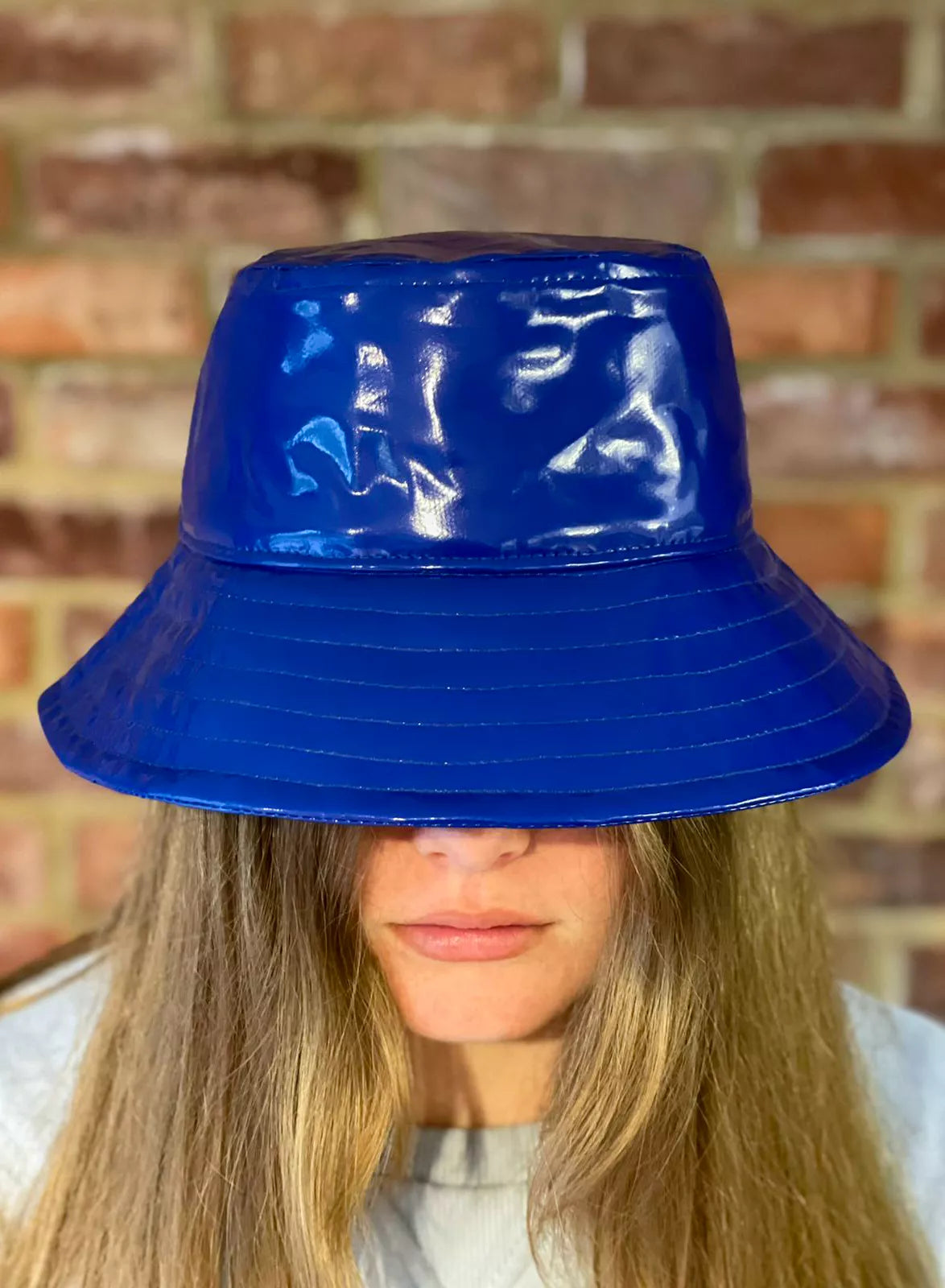 Vinyl Bucket Hat 𝘖𝘯𝘭𝘪𝘯𝘦 𝘌𝘹𝘤𝘭𝘶𝘴𝘪𝘷𝘦