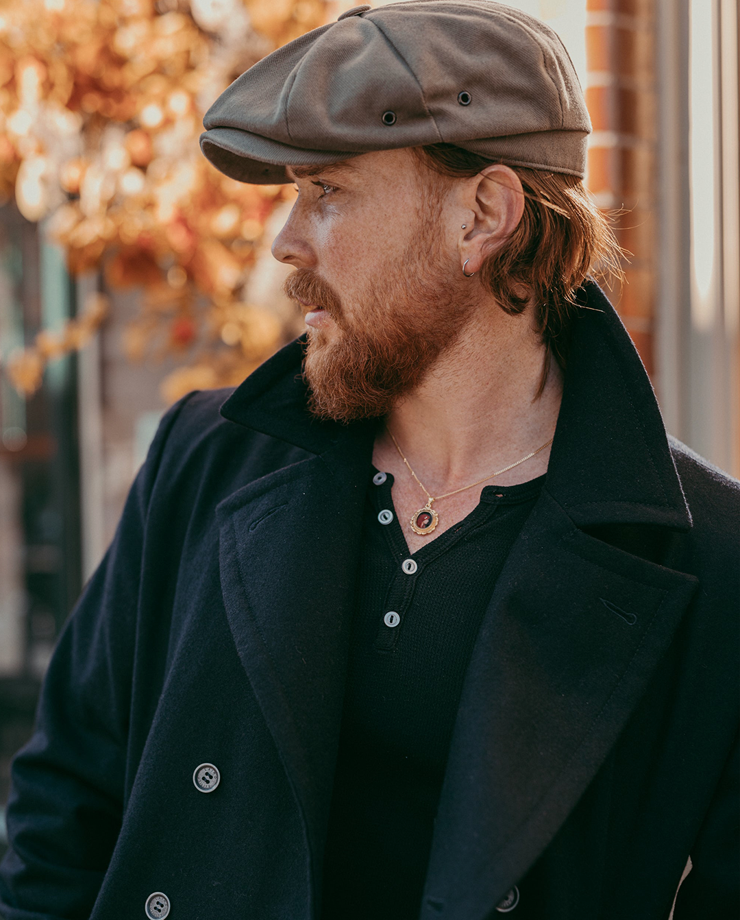 How to harmonise hat brim, coat lapels, and shoulder width for a balanced silhouette