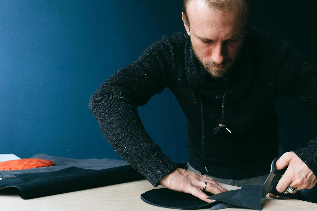 Which 10 step-by-step methods remove deep creases and restore a hat's brim and crown?
