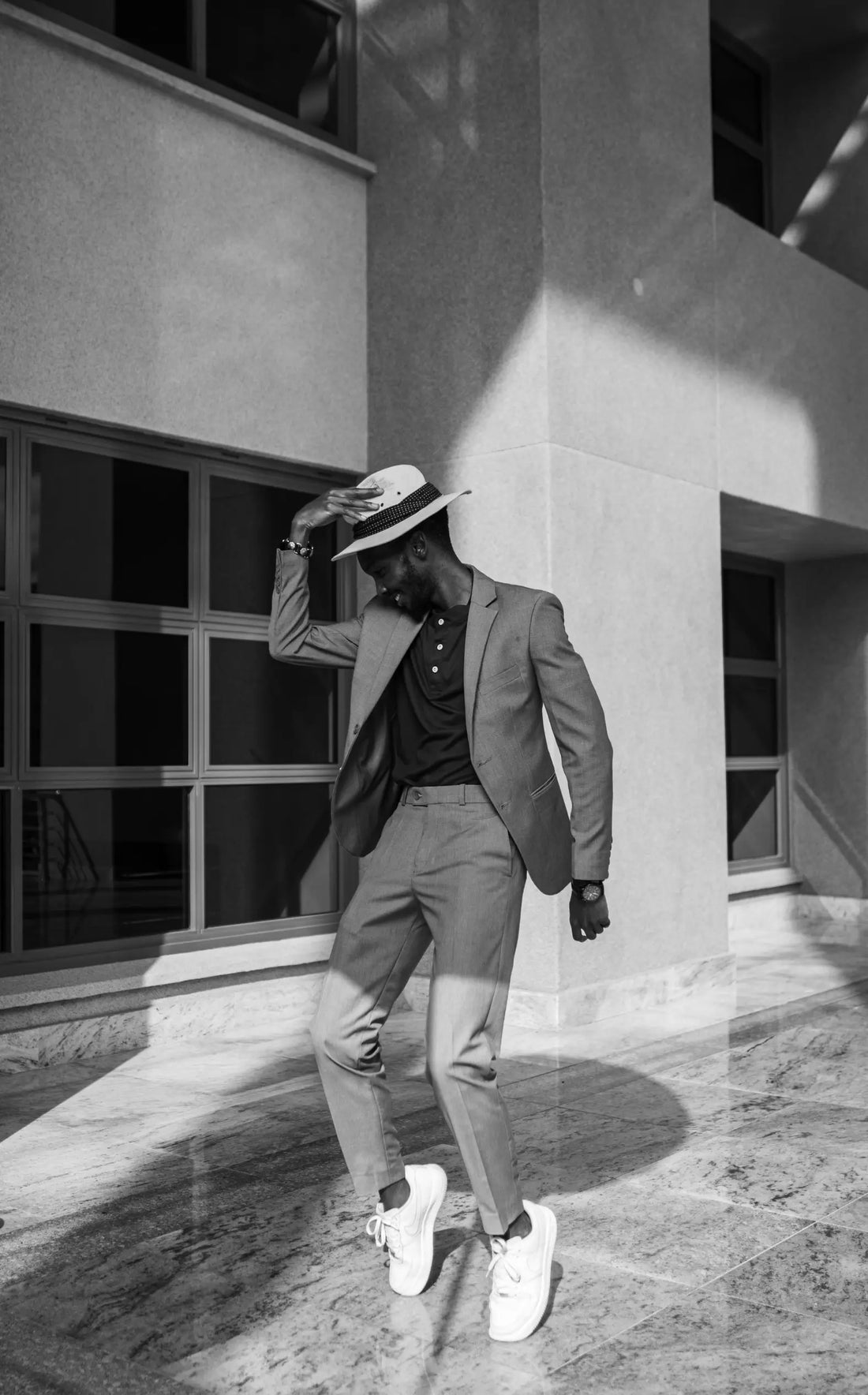 Balance Your Silhouette: Fedora, Bakerboy Cap, or Flat Cap for Broad Shoulders