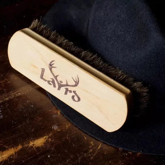 Which 10 Hat Materials Best Withstand Rain and Wind in the Countryside?