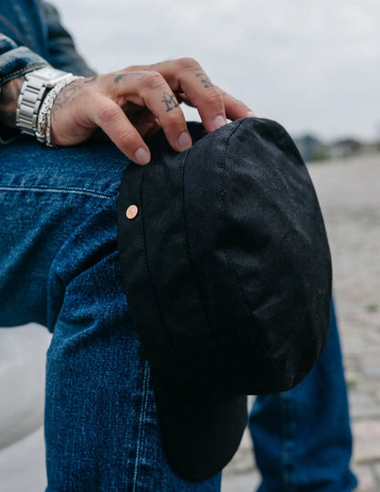 Engineer cap in wax cotton with moleskin under peak