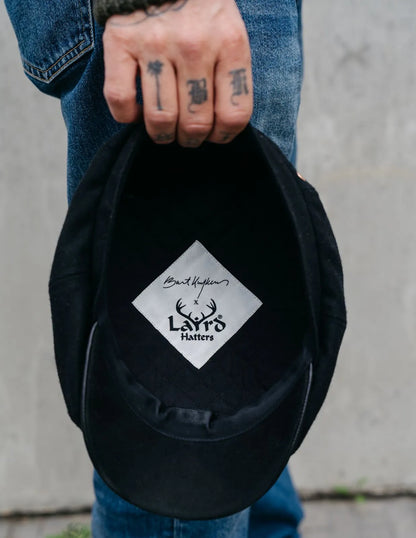 Engineer cap in wax cotton with moleskin under peak
